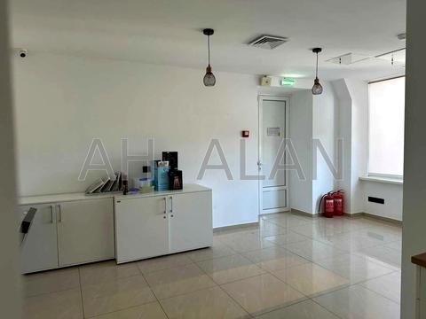 комерційна за адресою Верхній Вал вул., 2