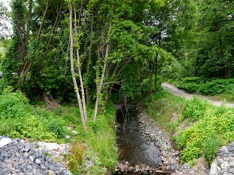 комерційна за адресою Магістральна вул., 33