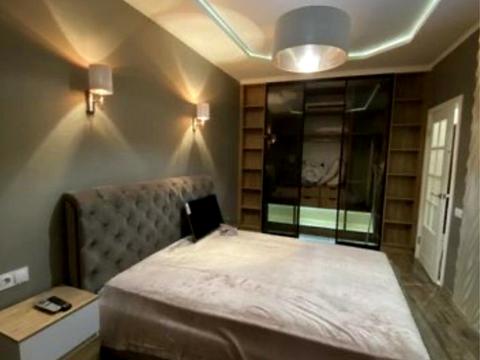 квартира за адресою Дніпровська набережна вул., 18-А