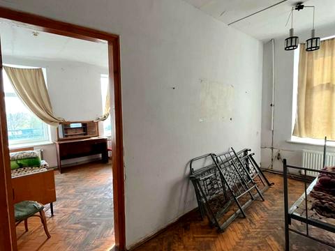 комерційна за адресою Залізнична, 8