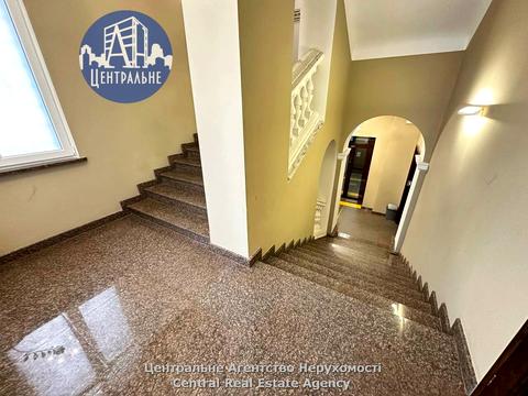комерційна за адресою Івана Франка вул., 11