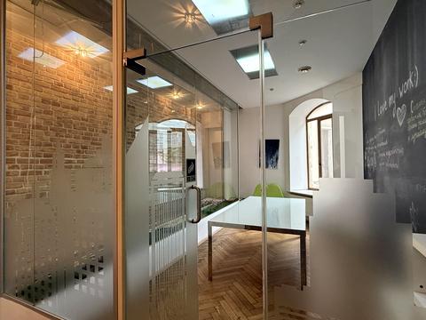 комерційна за адресою Преображенська вул., 15