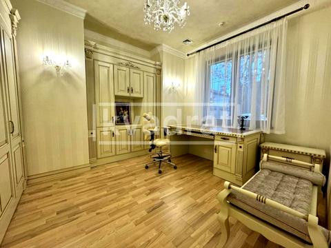 будинок за адресою Набережна вул.