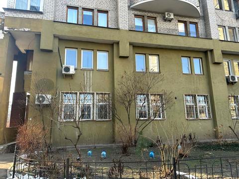 комерційна за адресою Івасюка, 1