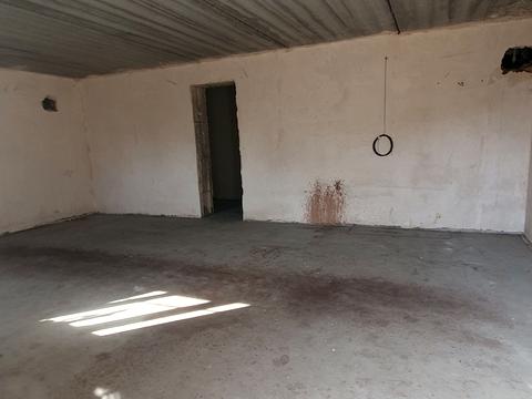 комерційна за адресою Захисників вул., 11