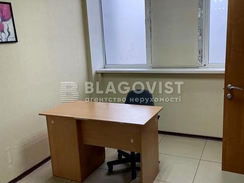 комерційна за адресою Жилянська вул., 101