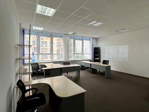 комерційна за адресою Євгена Коновальця вул. (Щорса), 36Д