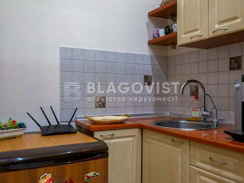комерційна за адресою Лютеранська вул., 8