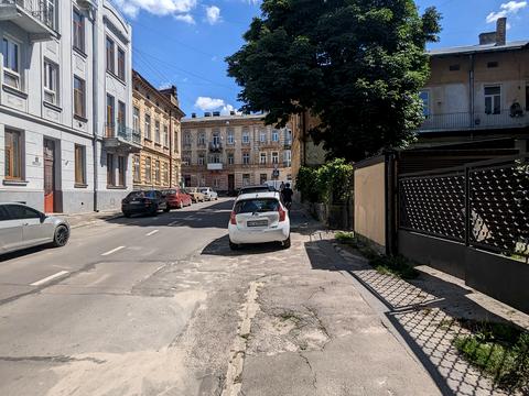 комерційна за адресою Львів, Якова Остряниці вул., 4