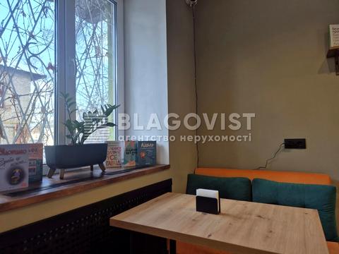 комерційна за адресою Будівельників вул., 31/13