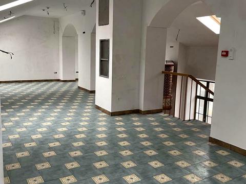 комерційна за адресою Катерининська, 14
