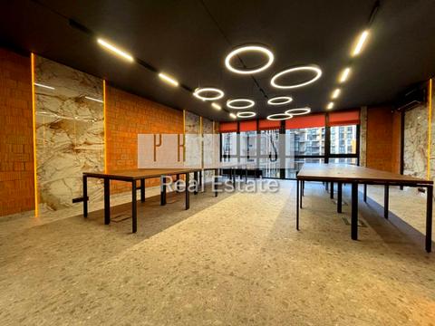 комерційна за адресою Джона Маккейна вул. (Івана Кудрі), 1