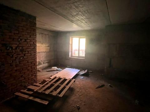 комерційна за адресою Будівельників вул., 2