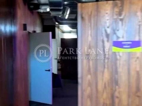 комерційна за адресою Верхній Вал вул., 2