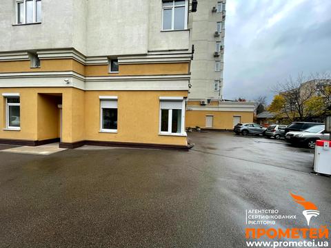 комерційна за адресою Вадима Гетьмана вул., 30-Б