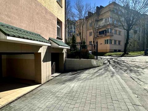 квартира за адресою Івана Карпинця вул. (), 8