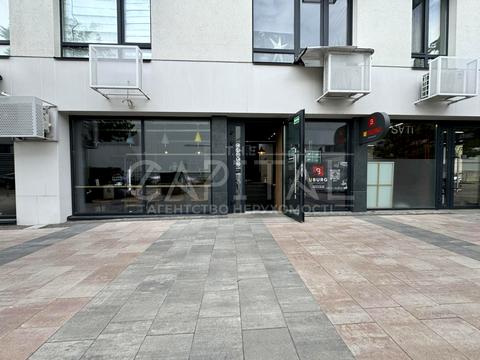 комерційна за адресою Салютна вул., 2