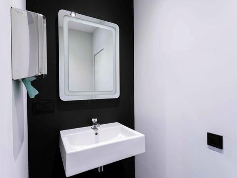 комерційна за адресою Гончарна вул., 9-А