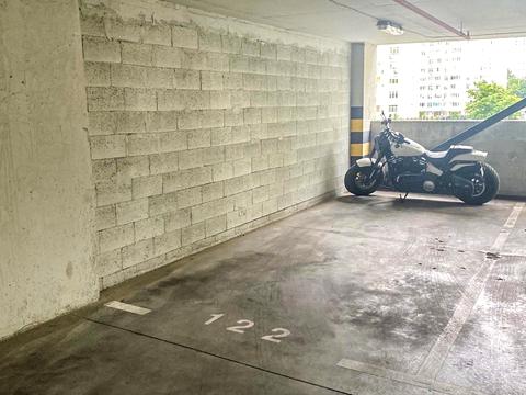 комерційна за адресою Воскресенська вул., 14-Б