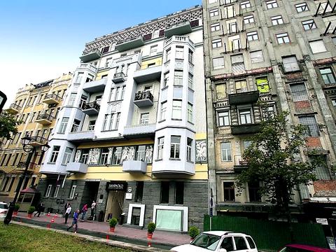 комерційна за адресою Музейний пров., 4