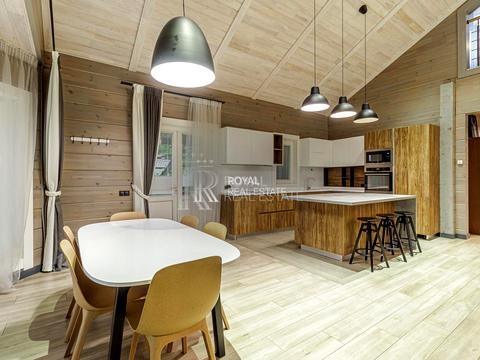 будинок за адресою Квітнева