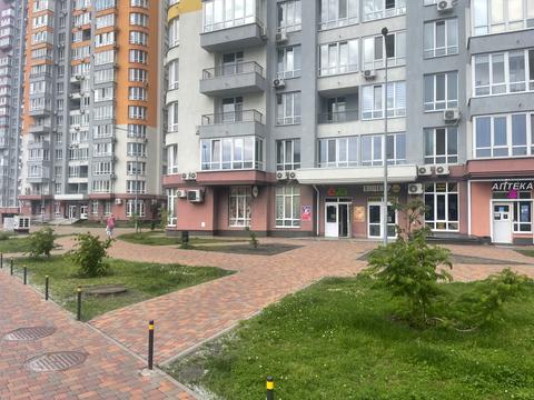 комерційна за адресою Каховська вул., 56