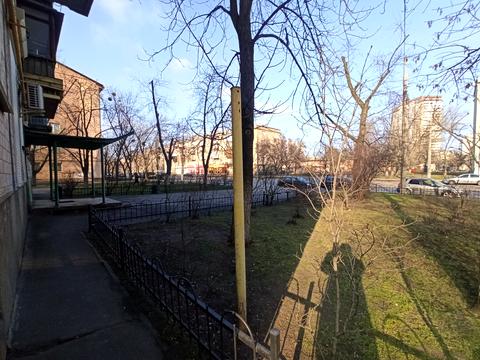 комерційна за адресою Празька вул., 32