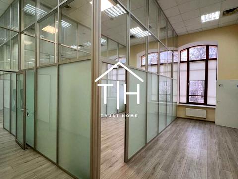 комерційна за адресою Бульварно-Кудрявська вул. (Воровського), 22-24