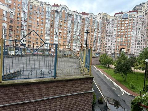 квартира за адресою Київ, Володимира Івасюка просп. (Героїв Сталінграду), 4