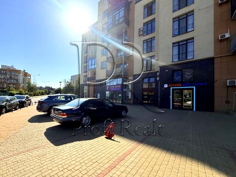 комерційна за адресою Замковецька вул., 106-Б