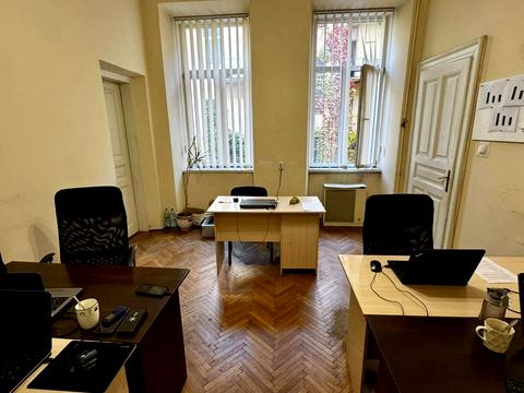 комерційна за адресою Листопадового Чину вул. (), 3