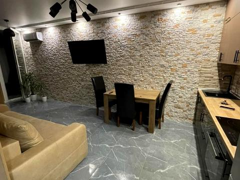 квартира за адресою Зарічна вул., 4