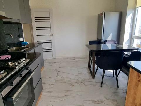 квартира за адресою Домбровського вул., 3