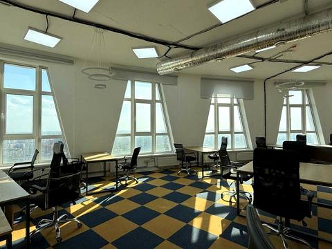 комерційна за адресою Кловський узвіз, 7a