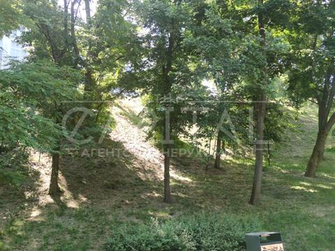 участок по адресу Андреевский спуск, 34-е