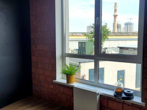 комерційна за адресою Дніпровська набережна вул., 17-В