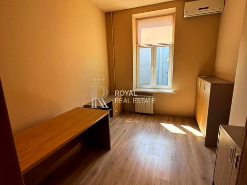 комерційна за адресою Олександра Кониського вул., 82