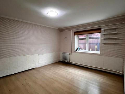 комерційна за адресою Айвазовського вул., 28