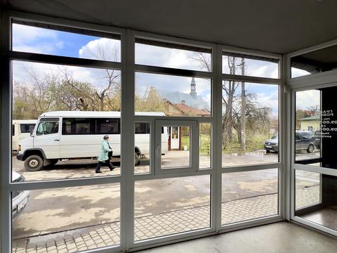 комерційна за адресою Грушевського вул., 9
