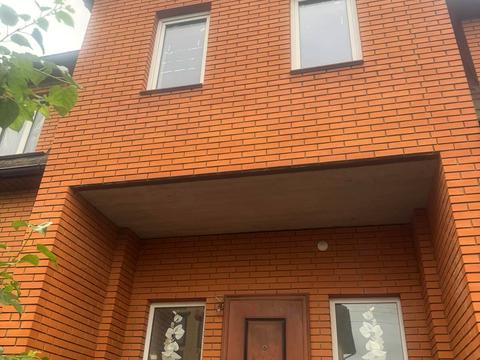 будинок за адресою Квітнева, 11