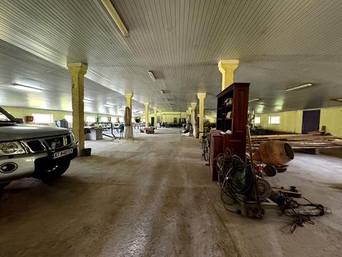 комерційна за адресою Незалежності, 21