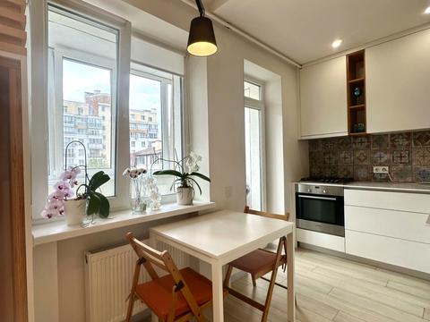 квартира за адресою Першотравнева, 21б