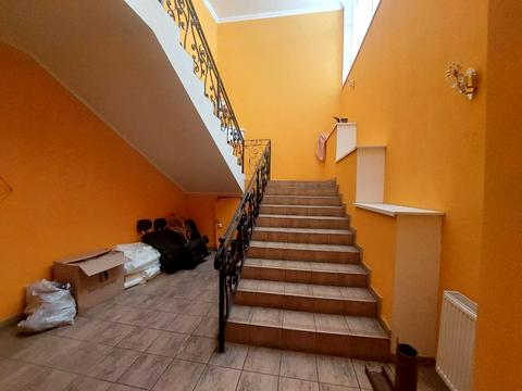 комерційна за адресою Виставкова, 1