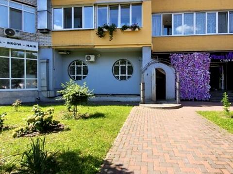 комерційна за адресою Зодчих вул., 8