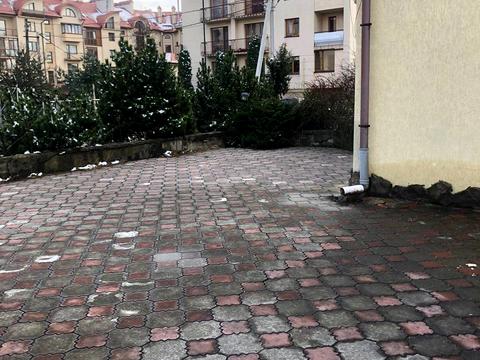 комерційна за адресою Павла Тичини вул., 2-А