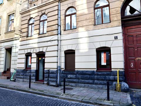комерційна за адресою Василя Стефаника вул., 4