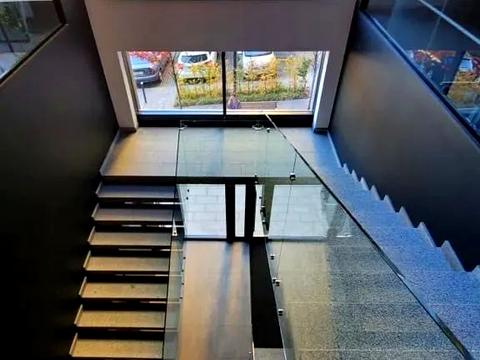 коммерческая по адресу Антоновича ул. (Горького), 74