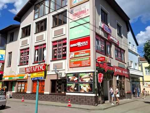 комерційна за адресою Івана Франка вул., 1