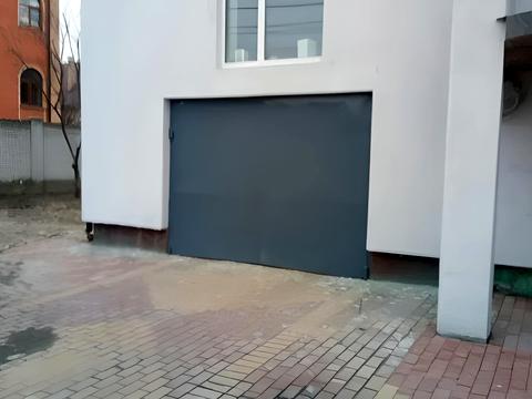 комерційна за адресою Травнева вул., 4
