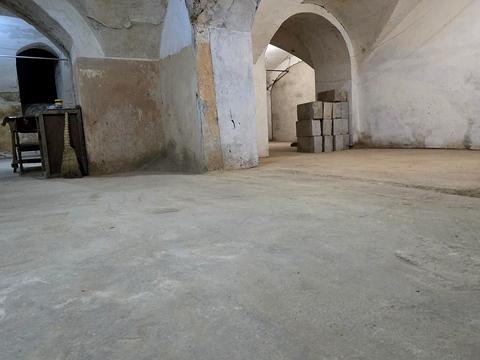комерційна за адресою Єврейска, 24